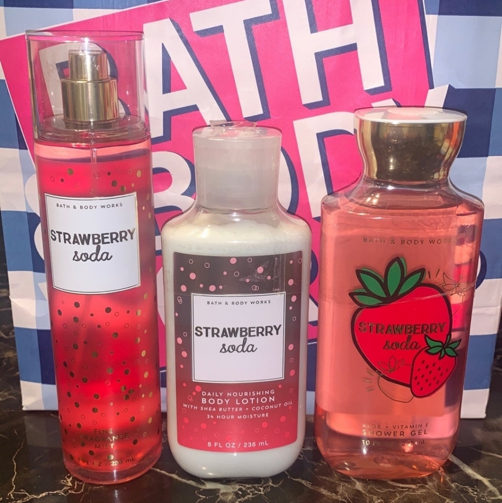 Bath and Body Works Strawberry Soda Set